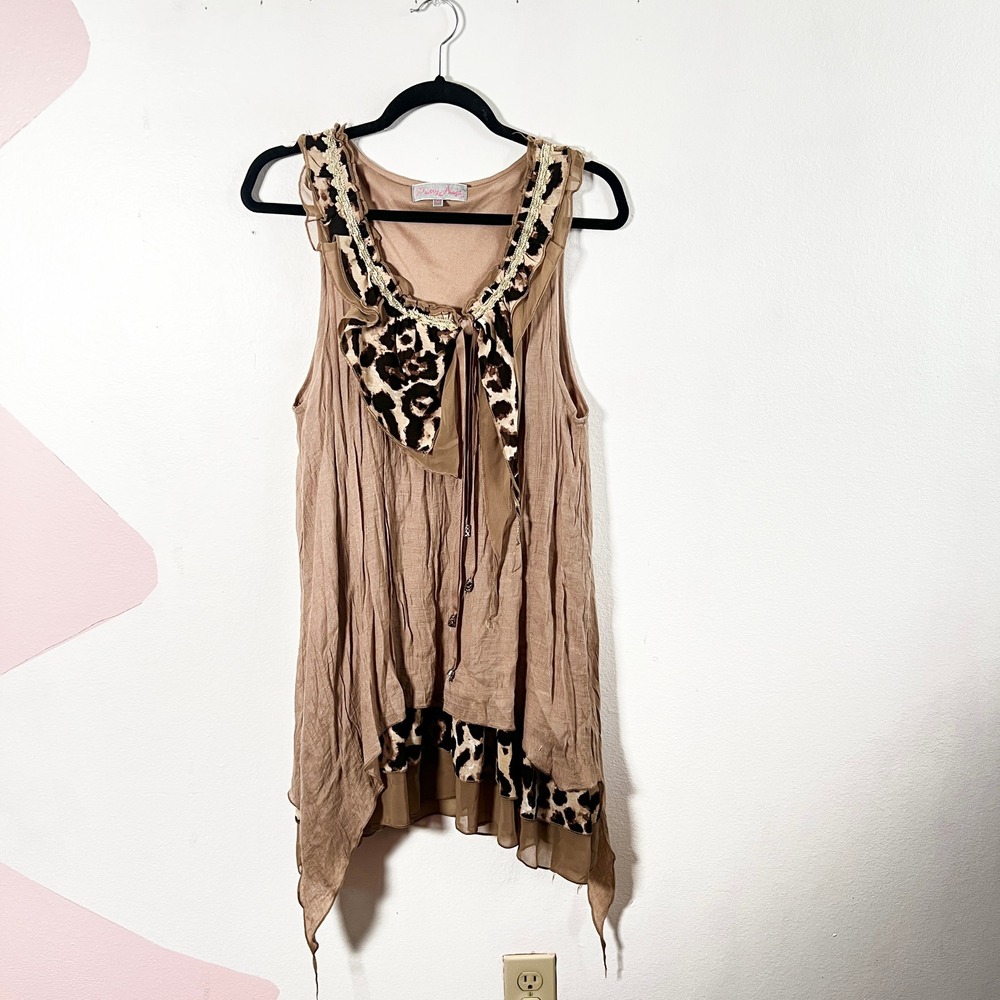 Pretty Angel Tunic Top Women's Medium Leopard Layered Sharkbite Hem‎ Fairy